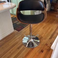 FIVE Wonderfully Comfortable Bar Stools