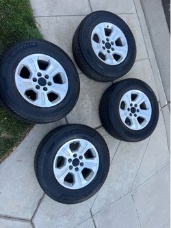 Stock Chevy 18’s on Michelins w/ Black Center Caps & Black Lug Nut Covers