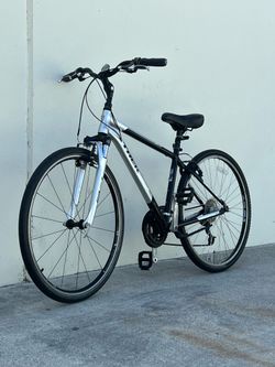 Trek verve 2 hybrid mountain bike 700 wheels