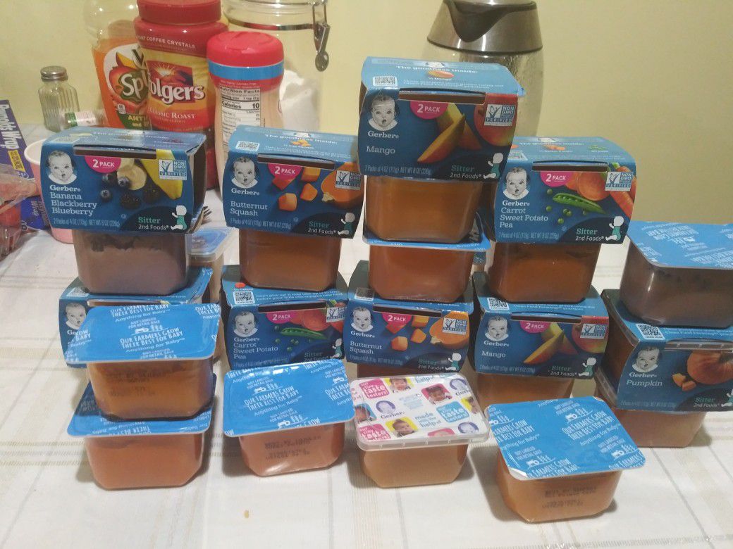 BABY FOOD LOTS AND TONS NEVER OPENED