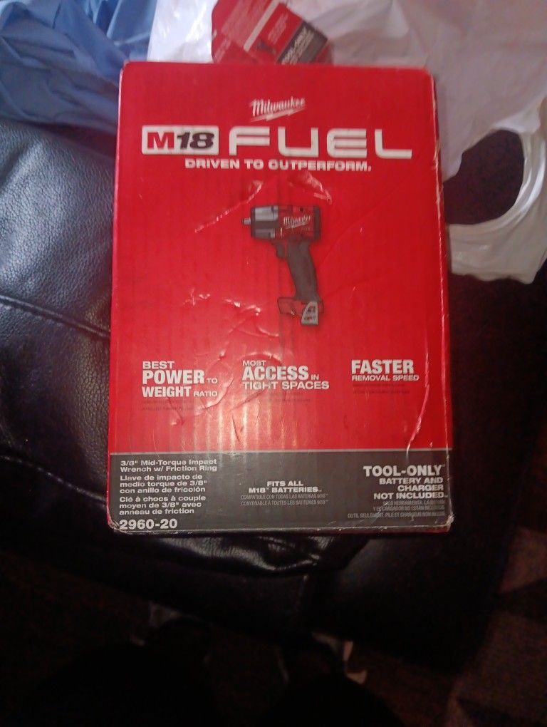 milwaukee 3/8 Mid Impact Wrench