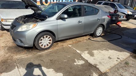2013 Nissan versa