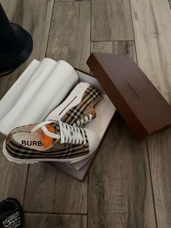 Size 8.5 Burberry