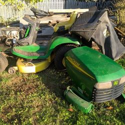 John Deere 150 Riding Lawn Mower