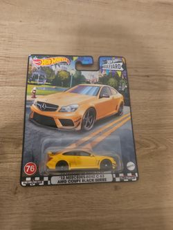 Hot Wheels Premium Boulevard 12 Mercedes Benz C 63 AMG Coupe Black Series - 1:64