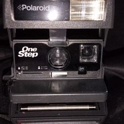 Vintage 600 One Step Poloraid Instant Camera