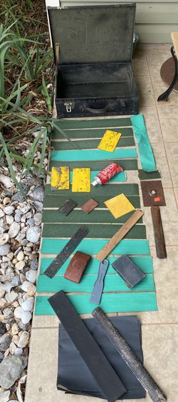 36 Piece Sandpaper Set/with Tools and Accessories With Black Leather