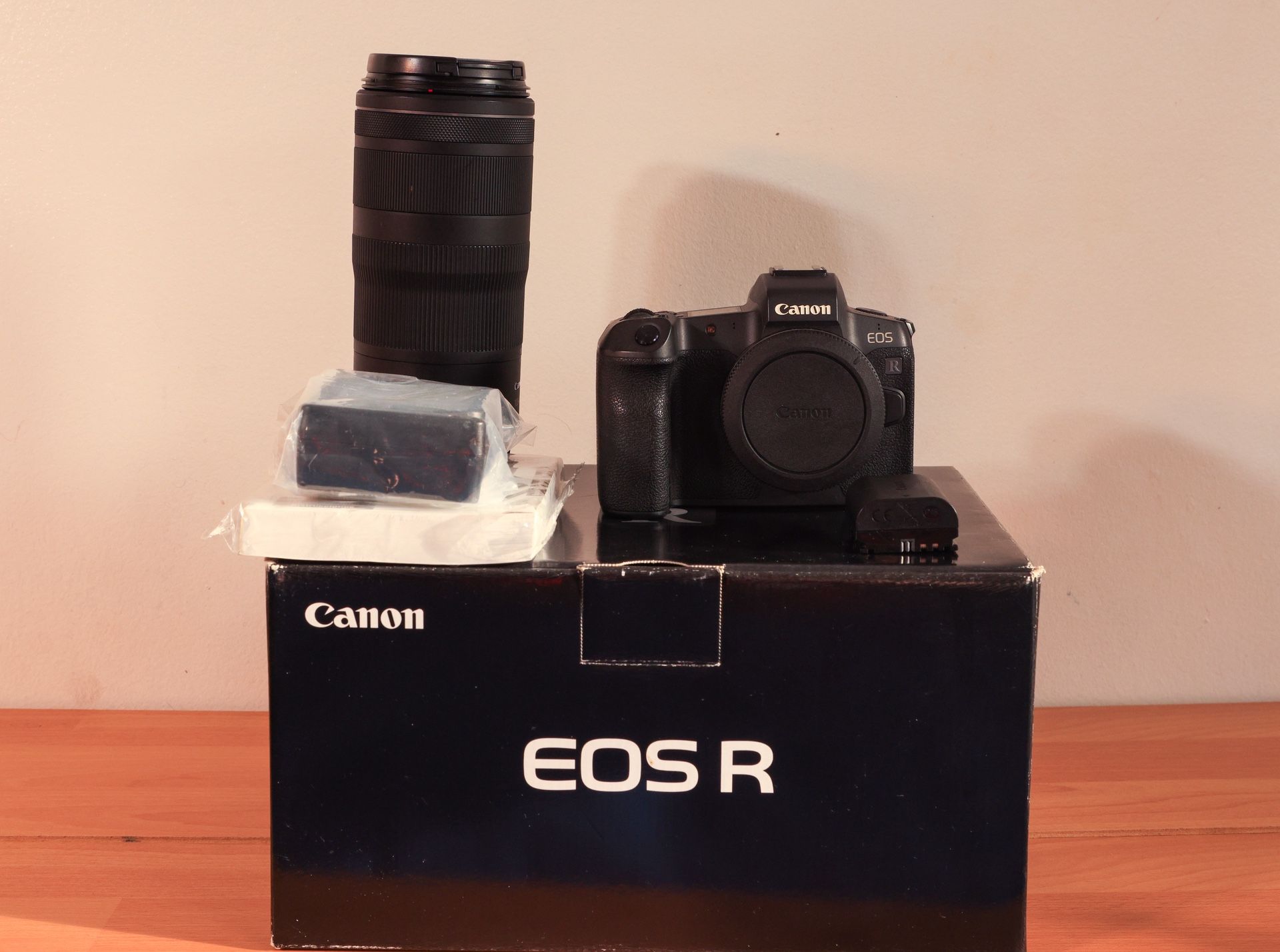 Canon EOS R + Canon RF 100-400 With Box For Both Items