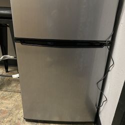 Small Fridge - Whirlpool