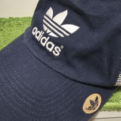ADIDAS T H
Vintage Adidas Trucker Hat
Excellent condition 
Pls see all pictures for details 
Low price 
