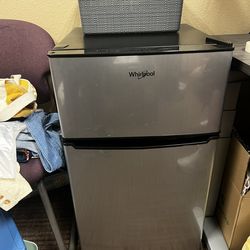 Whirlpool Mini Fridge w/ freezer