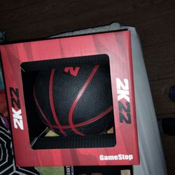 Kevin Durant Bobble Head And 2k22 Basket Ball