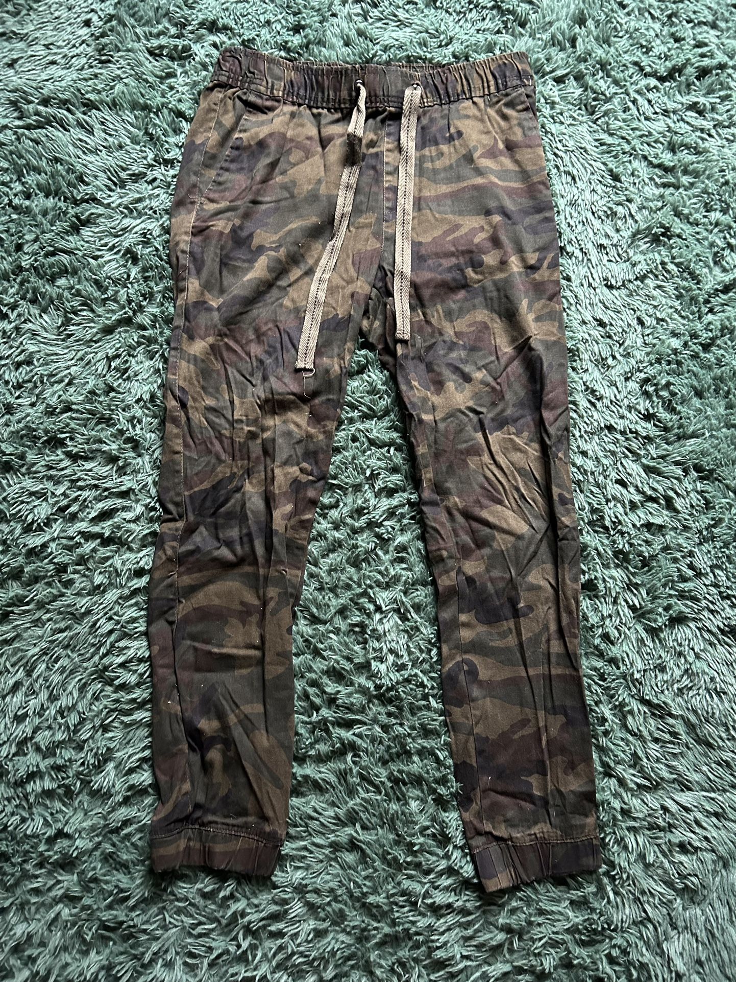 Woman’s Camo cargo sweets