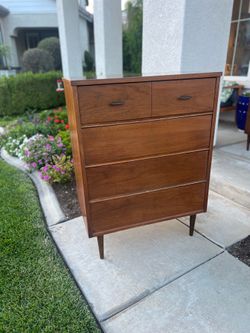Vintage Mid-Century Modern Ward Furniture Tallboy Dresser (5 Drawer)