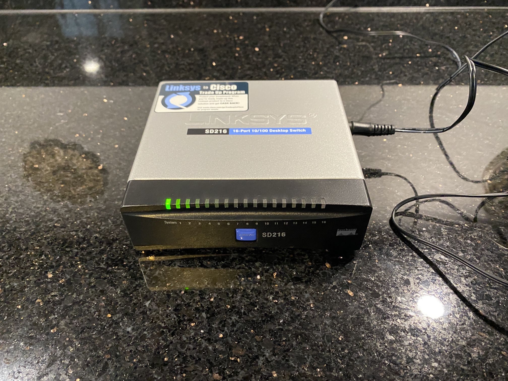 Cisco LINKSYS 16-Port 10/100 Desktop Switch SD216 ver2.1 with Power Supply