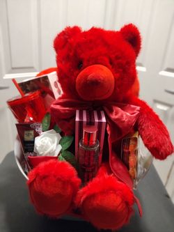 Valentine's Queen Of Hearts & Kisses Red Ber W/ "Kisses" Pillow Gift