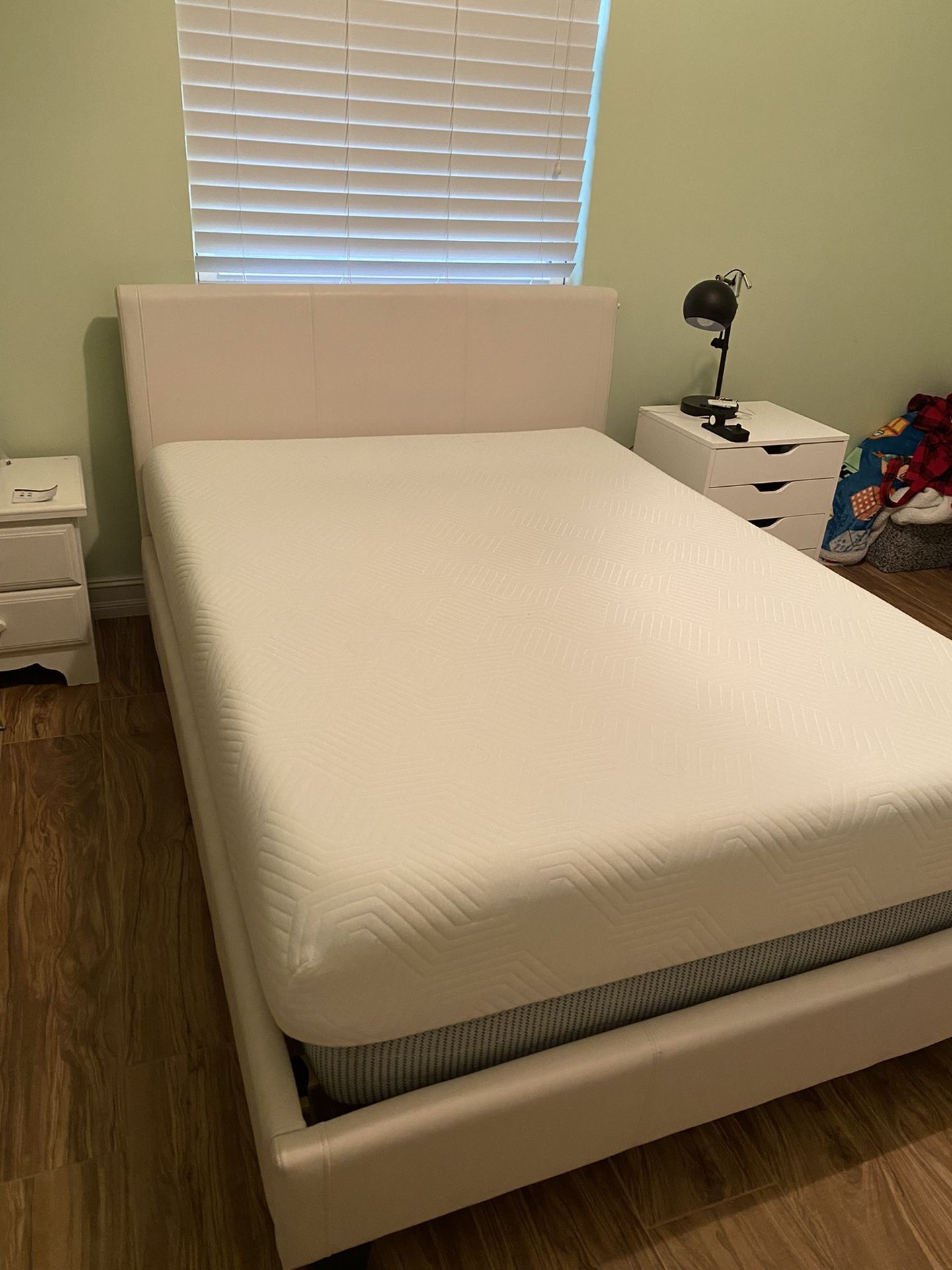 Full Bed With Mattress Very Clean ! No Stain No Smell 