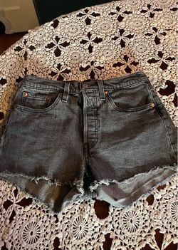 Women’s Levi’s 501 Jean shorts - small
