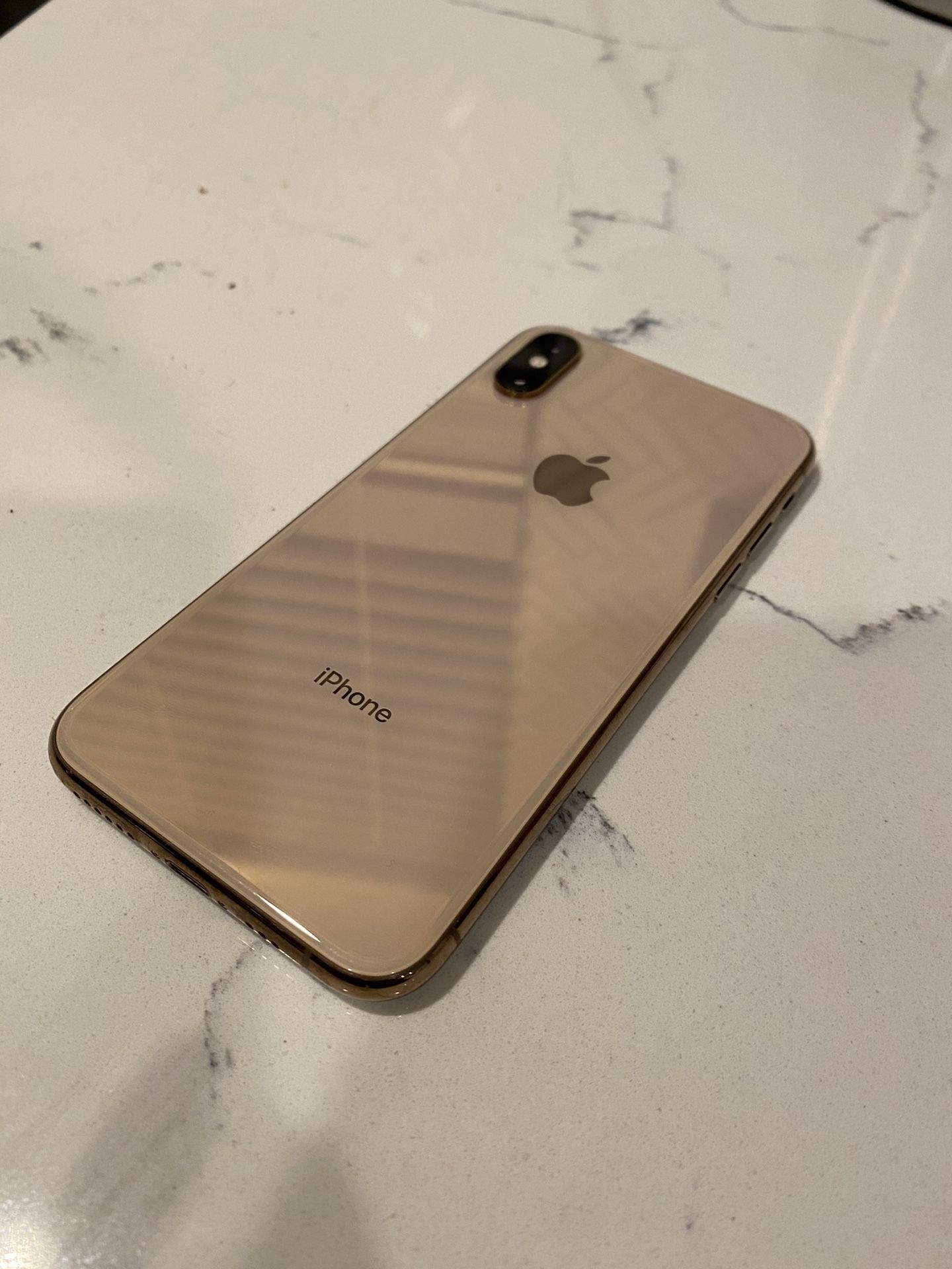 Gold iPhone XS 256 GB like new