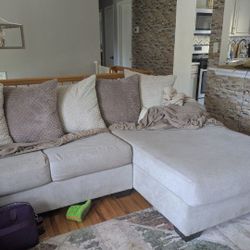 $175...Sectional  -BEST OFFER PRICE NEGOTIABLE 