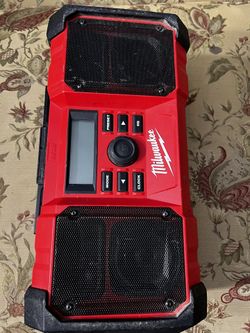 Radio Milwakee M-18 $58 Muy Bien Estado