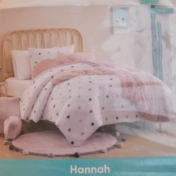 Pick up in surprise
KOOLABURRA BY UGG HANNAH POLKA DOT KIDS 2 PC REVERSIBLE TWIN COMFORTER SET