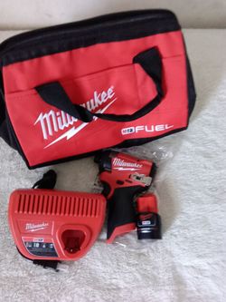 Milwaukee m12 fuel impact kit