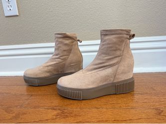 Steve Madden tan faux suede platform booties 8