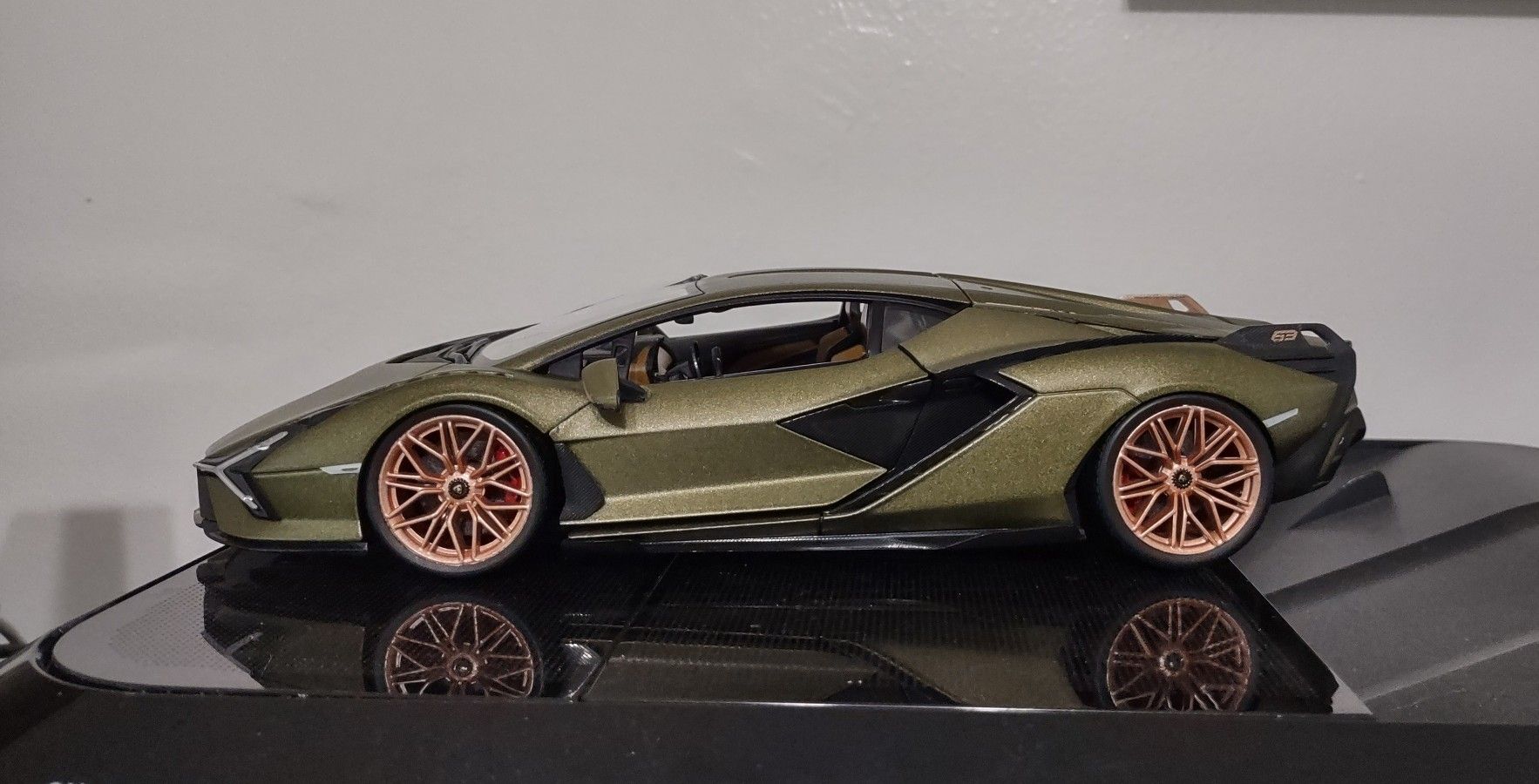 Bburago1:18 Lamborghini Sian FKP37 Alloy Diecast Metal Car Model.