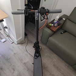 Segway Ninebot F30 E-Scooter - New Tire!