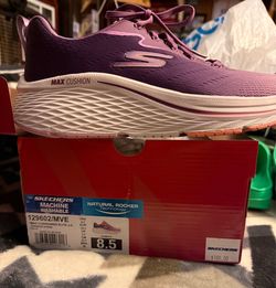 Skechers Max Cushion
