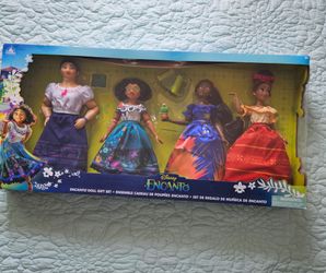 Disney Store Encanto Deluxe Doll Gift Set, featuring characters Luisa, Mirabel, Isabela, and Dolores.
