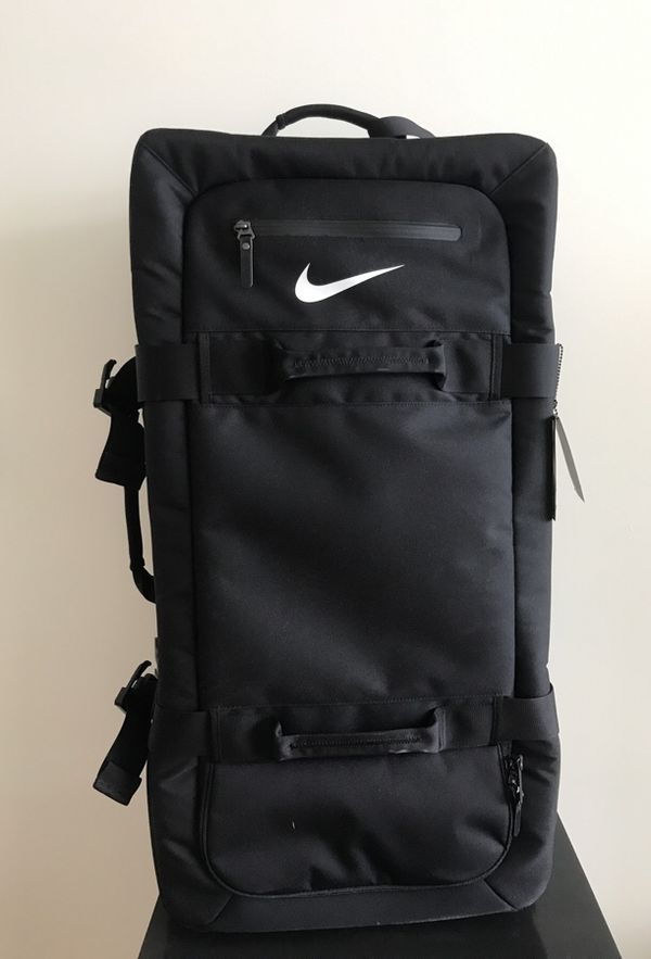 Nike “fifrtyone49” large roller suitcase for Sale in Brooklyn, NY OfferUp