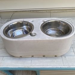 Travel/Outdoor Dog Food Holder And Bowls