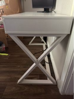 Desk white