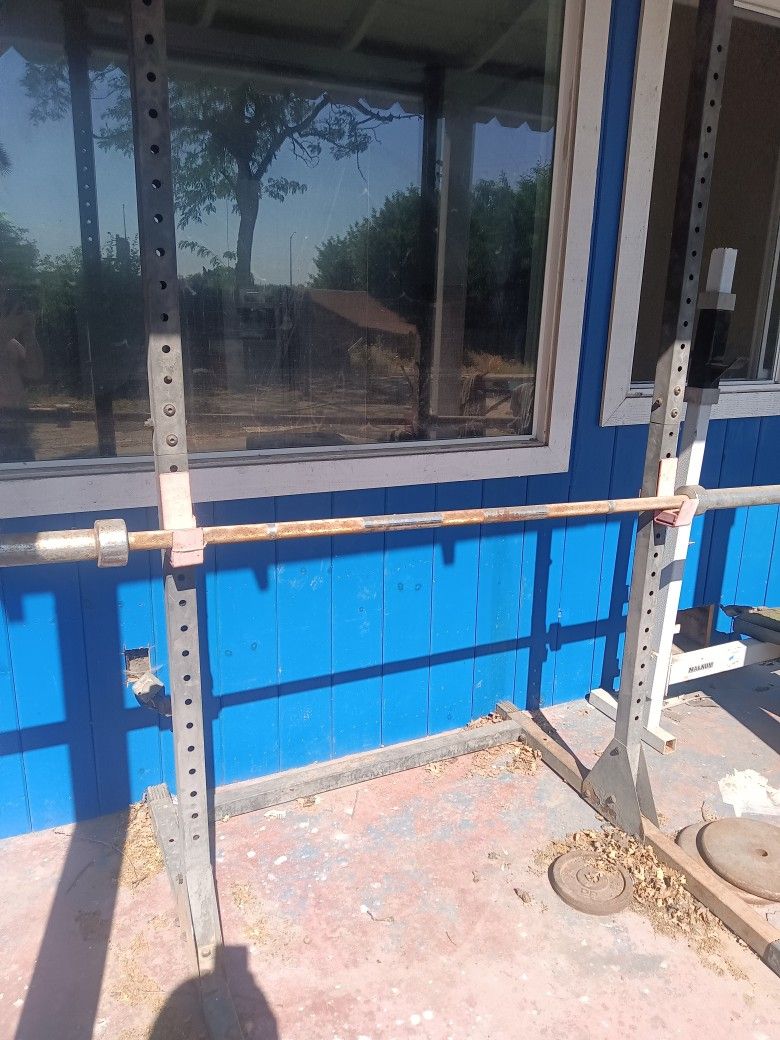 Weights Pullupbar And Benching Machine Comes With Bench