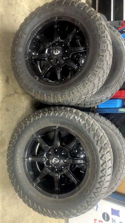 Fuel rims w/tires 35x12.50R20LT 6Lug universal