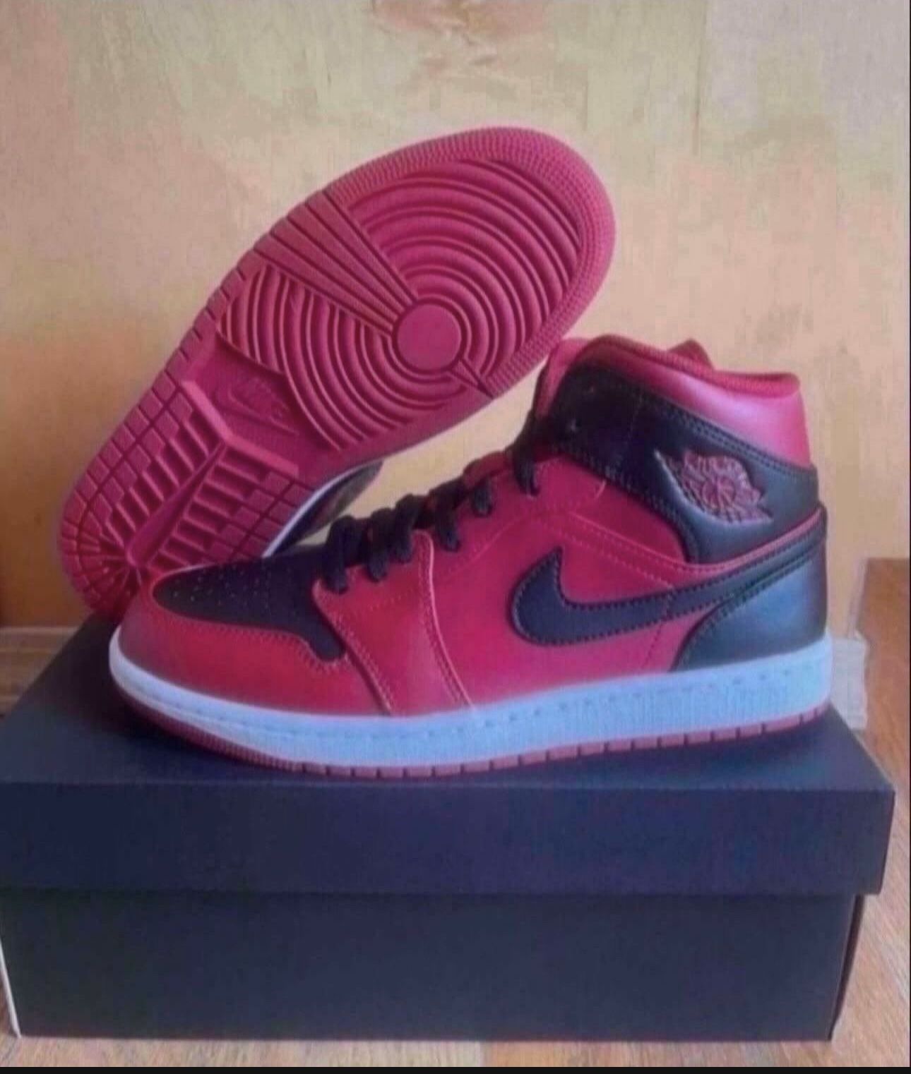 Nike Air Jordan 1 Mid Reverse Bred Black Red White Size 7.5  Brand New