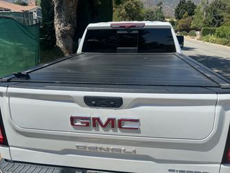 Retrax rolling tonneau cover for GMC sierra