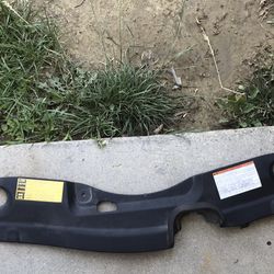 2010-2015 Toyota Prius Upper Right Radiator Cover/ Sight Shield