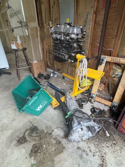 4 AC Toyota Motor with 3-speed Transmission, parts and stand fits 1983 Toyota Corolla