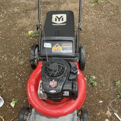 Yard Machines 21” Gas Push Lawn Mower Briggs & Stratton 140cc w/ Grass Bag
