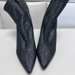 GUESS Women Boots- USED-Good Condition- $20 Pick up Price Only- No Less- Size 8 No Menos