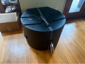 Skb 26x16 bass drum case barely used