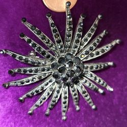 Vintage Style Flower Pin