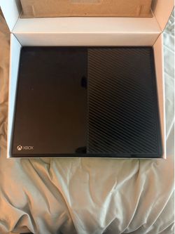 Xbox One + 1 controller + 8 games