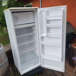 Refrigerator, Magic Chef