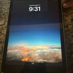 iPad 5th Generation 32Gb A1822 Used Unlocked WIFI $70
