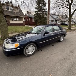 2001 Lincoln Town Car