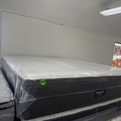 KING SIZE SIMMONS BEAUTYREST SILVER PILLOW TOP MATTRESS & BOX SPRINGS BED SET